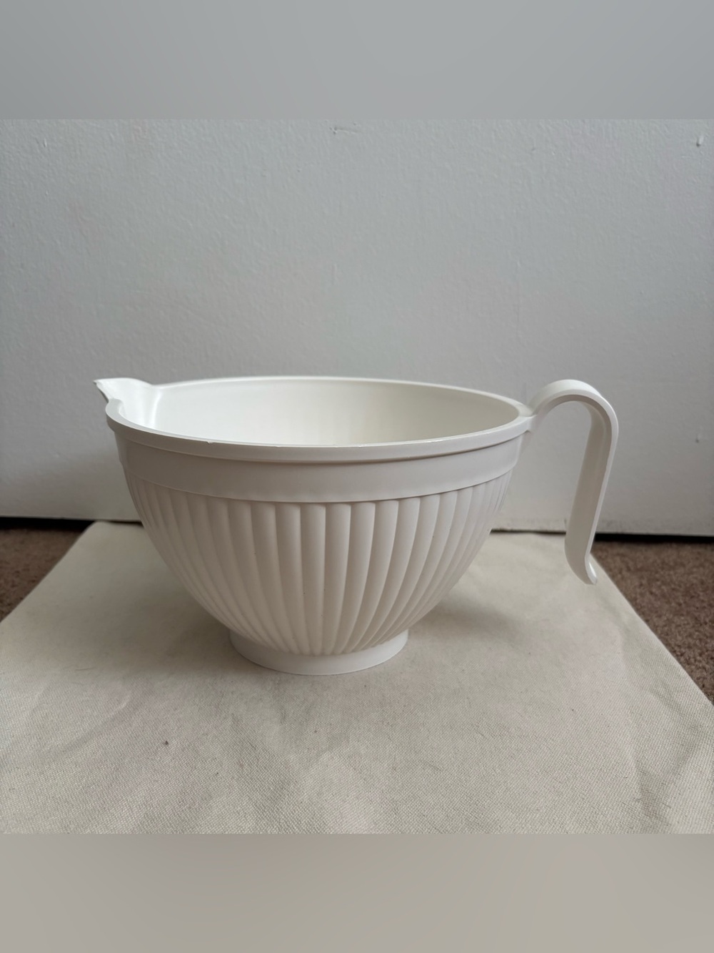 Nordic Ware 2.5 qt White Plastic Batter Bowl w/ Handle Pour Spout MW Safe